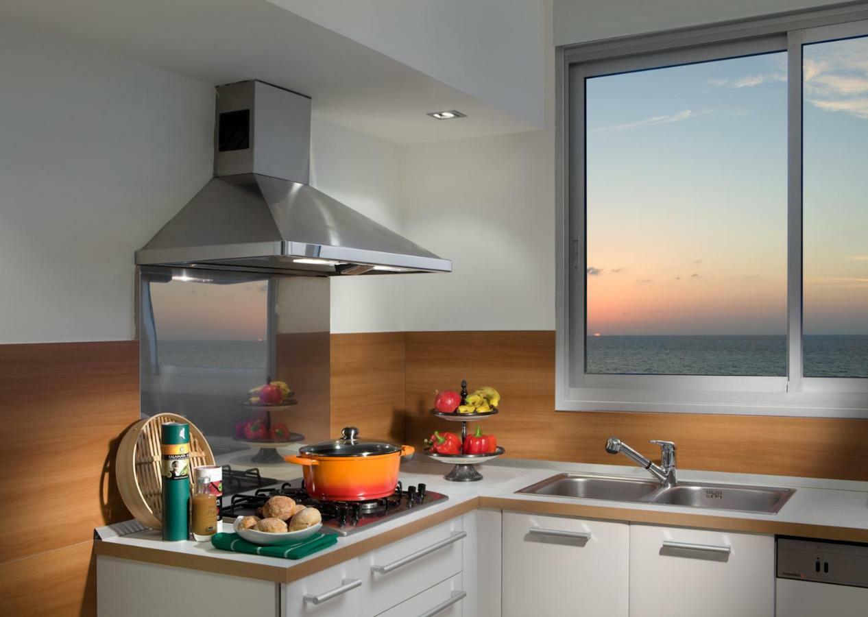 Beach Luxury Apartments And Suites Tel Aviv Exterior photo